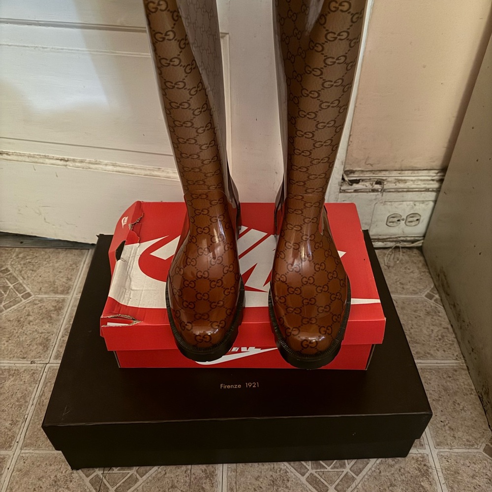 Gucci Brown Winter Boots for Rainy Days